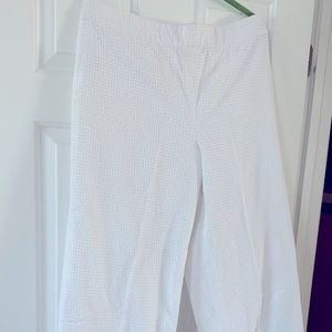 Ladies wide leg Capri.